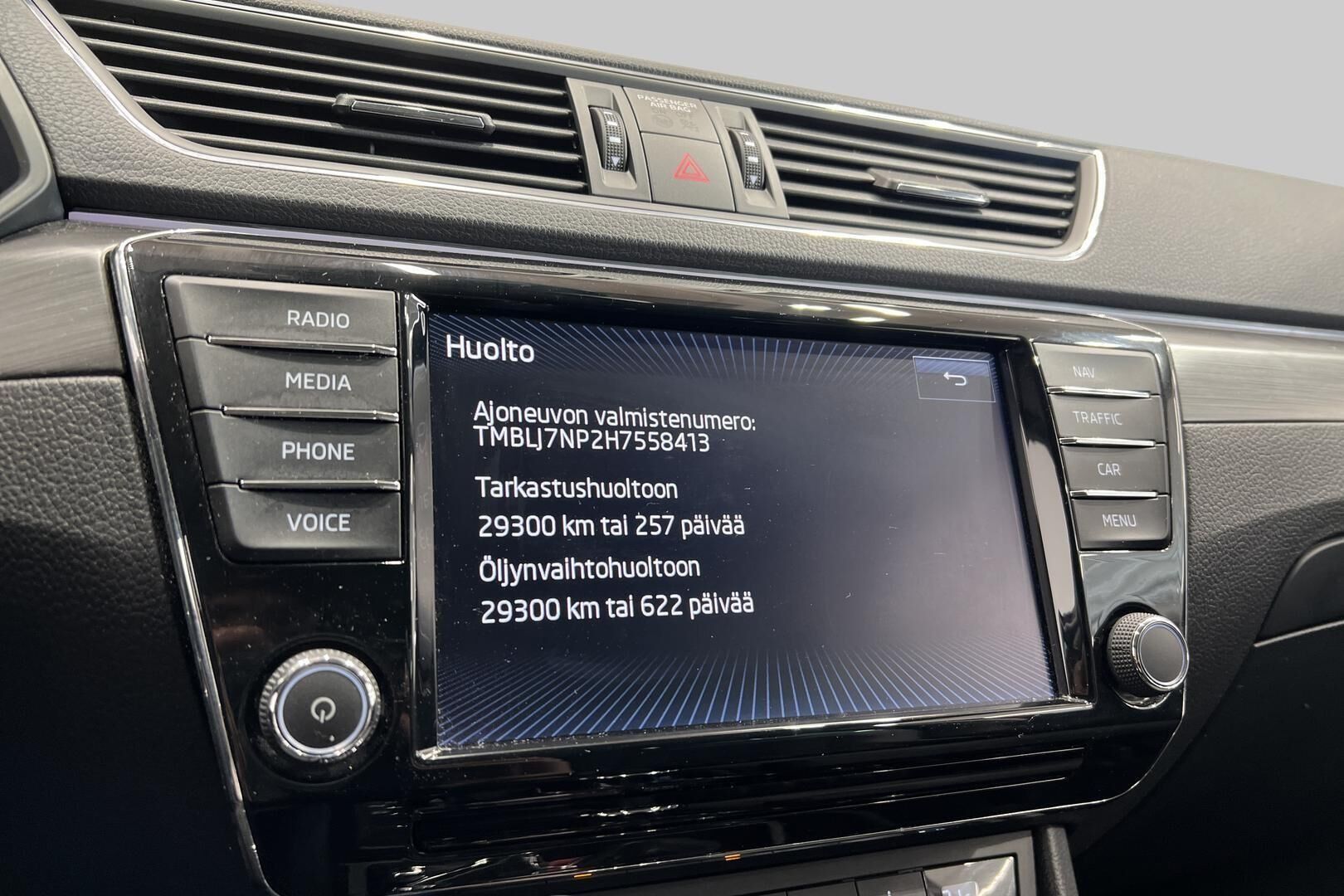 Skoda Superb iso kuva 17