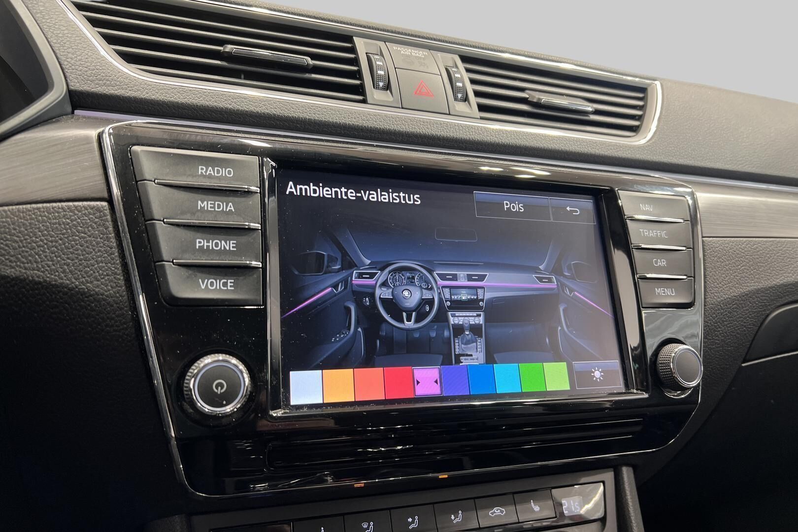 Skoda Superb iso kuva 18