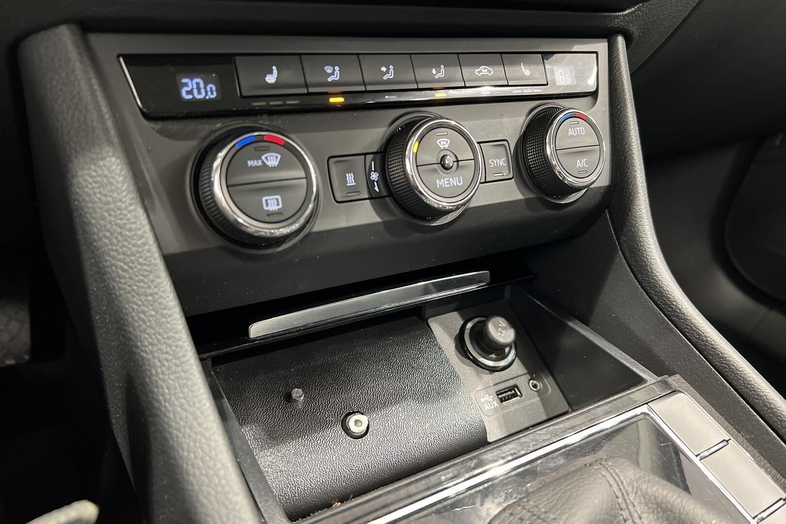 Skoda Superb iso kuva 19