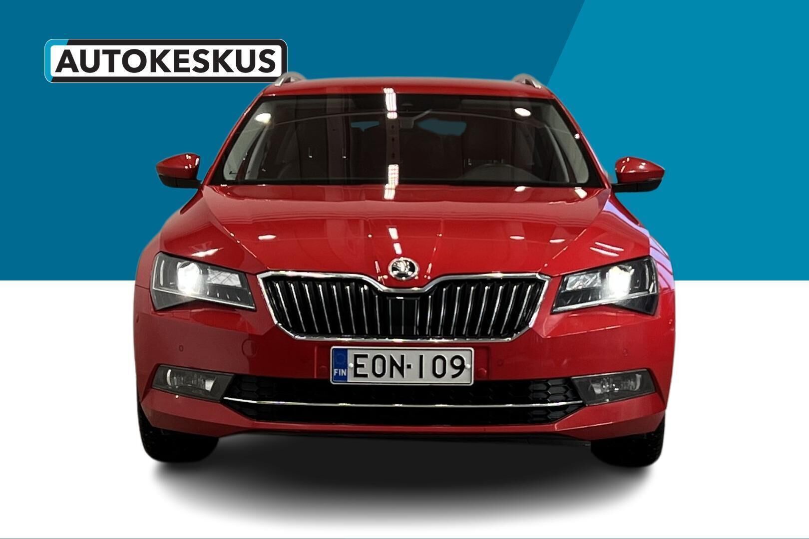 Skoda Superb iso kuva 2