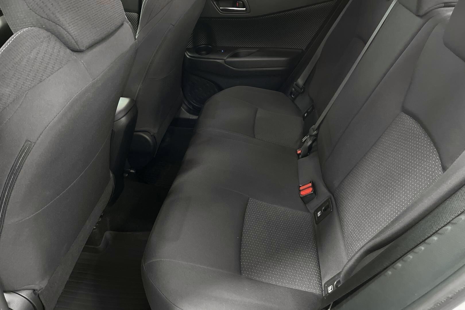 Toyota C-HR iso kuva 9
