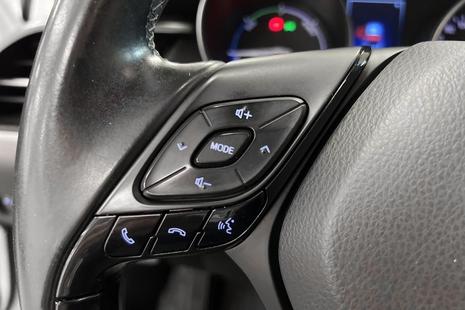 Toyota C-HR iso kuva 16