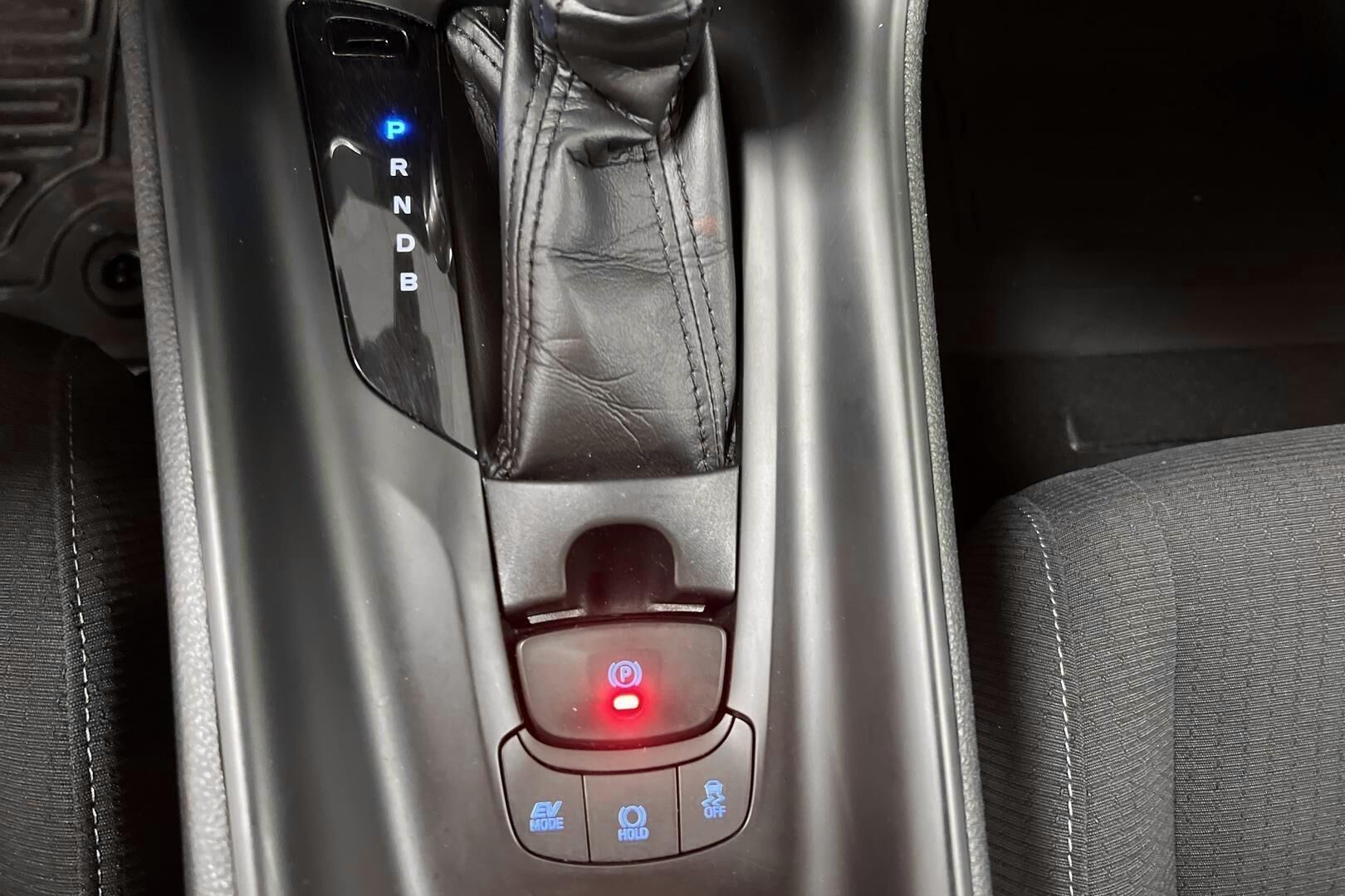 Toyota C-HR iso kuva 19