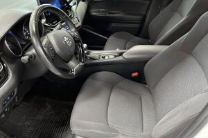 Toyota C-HR esikatselu 8