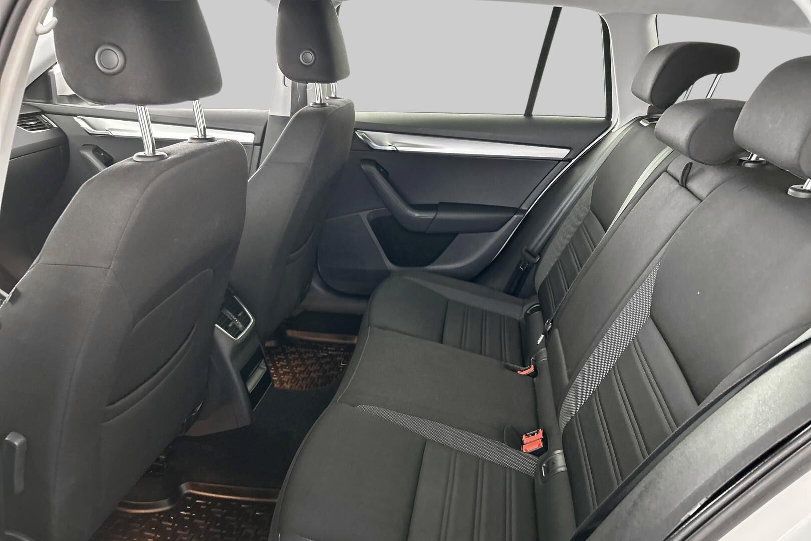 Skoda Octavia iso kuva 10