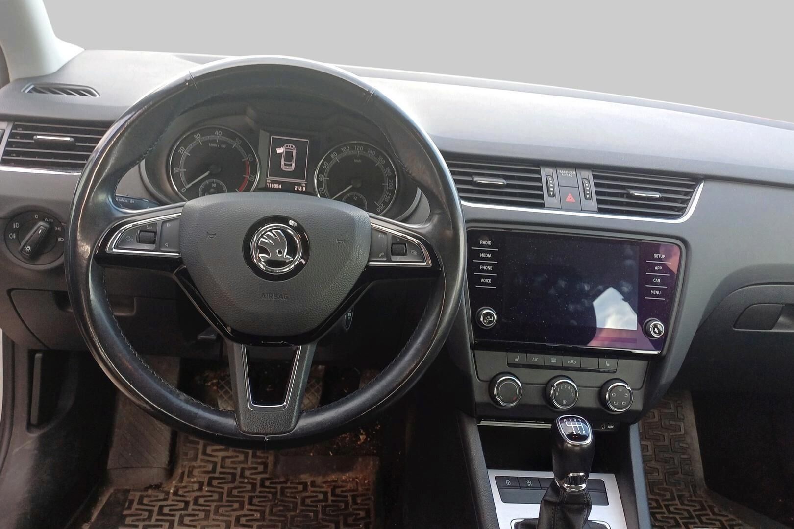 Skoda Octavia iso kuva 2