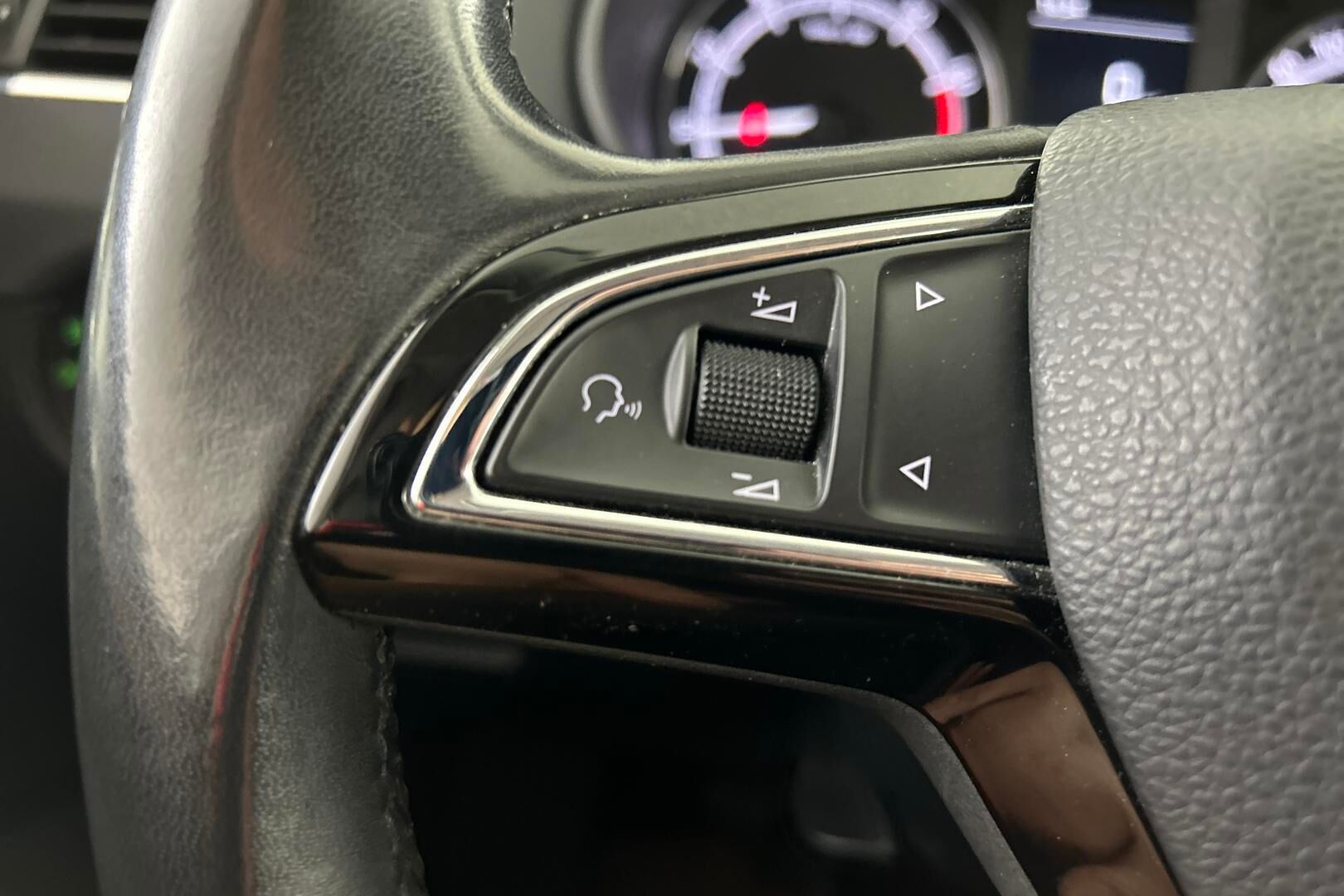 Skoda Octavia iso kuva 23