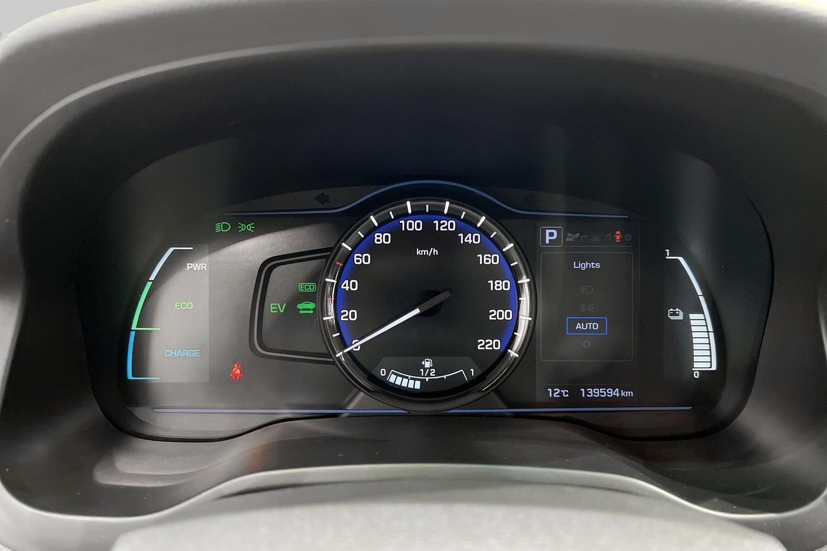 Hyundai IONIQ hybrid iso kuva 12