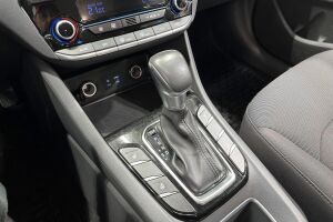 Hyundai IONIQ hybrid esikatselu 18