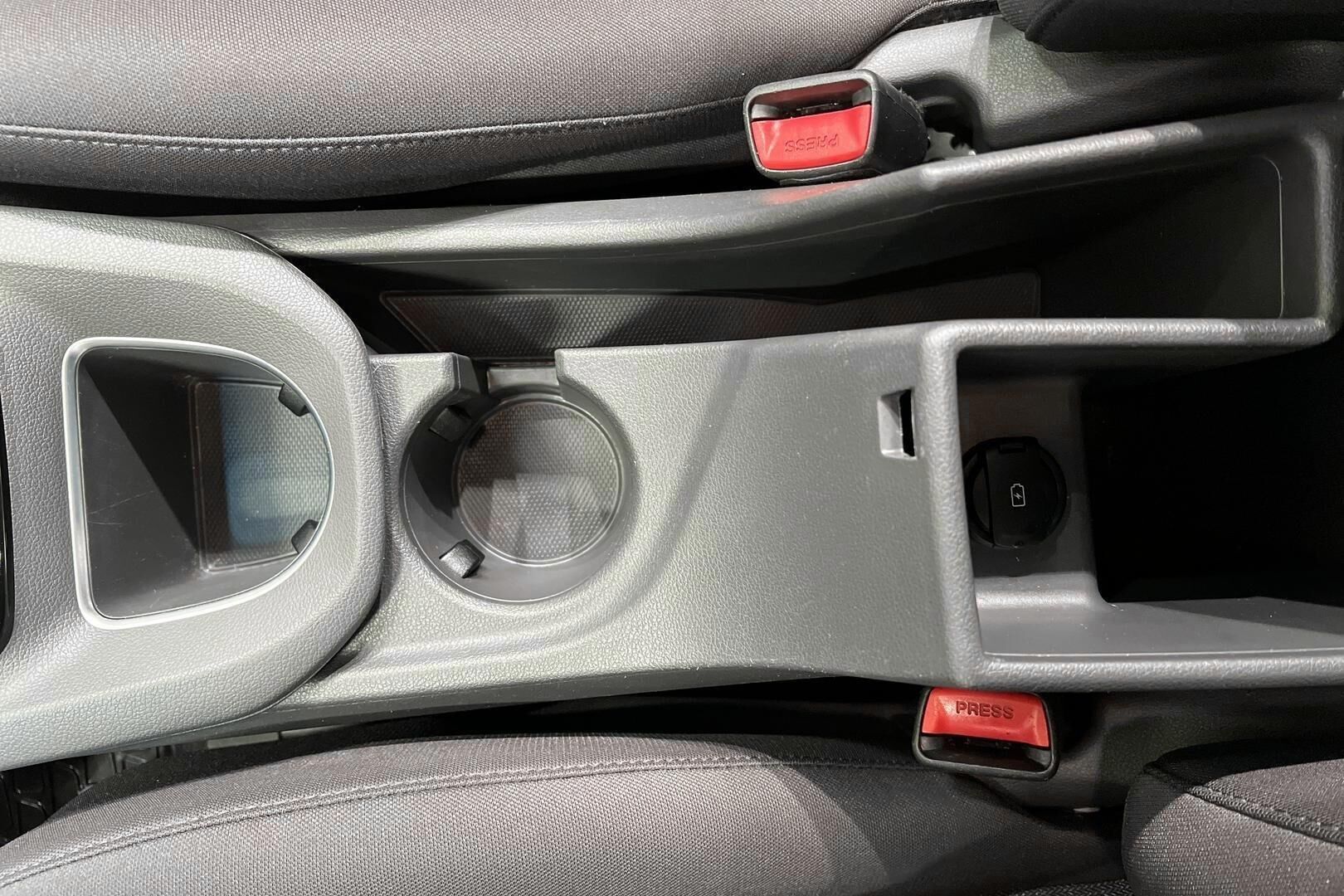 Hyundai IONIQ hybrid iso kuva 19