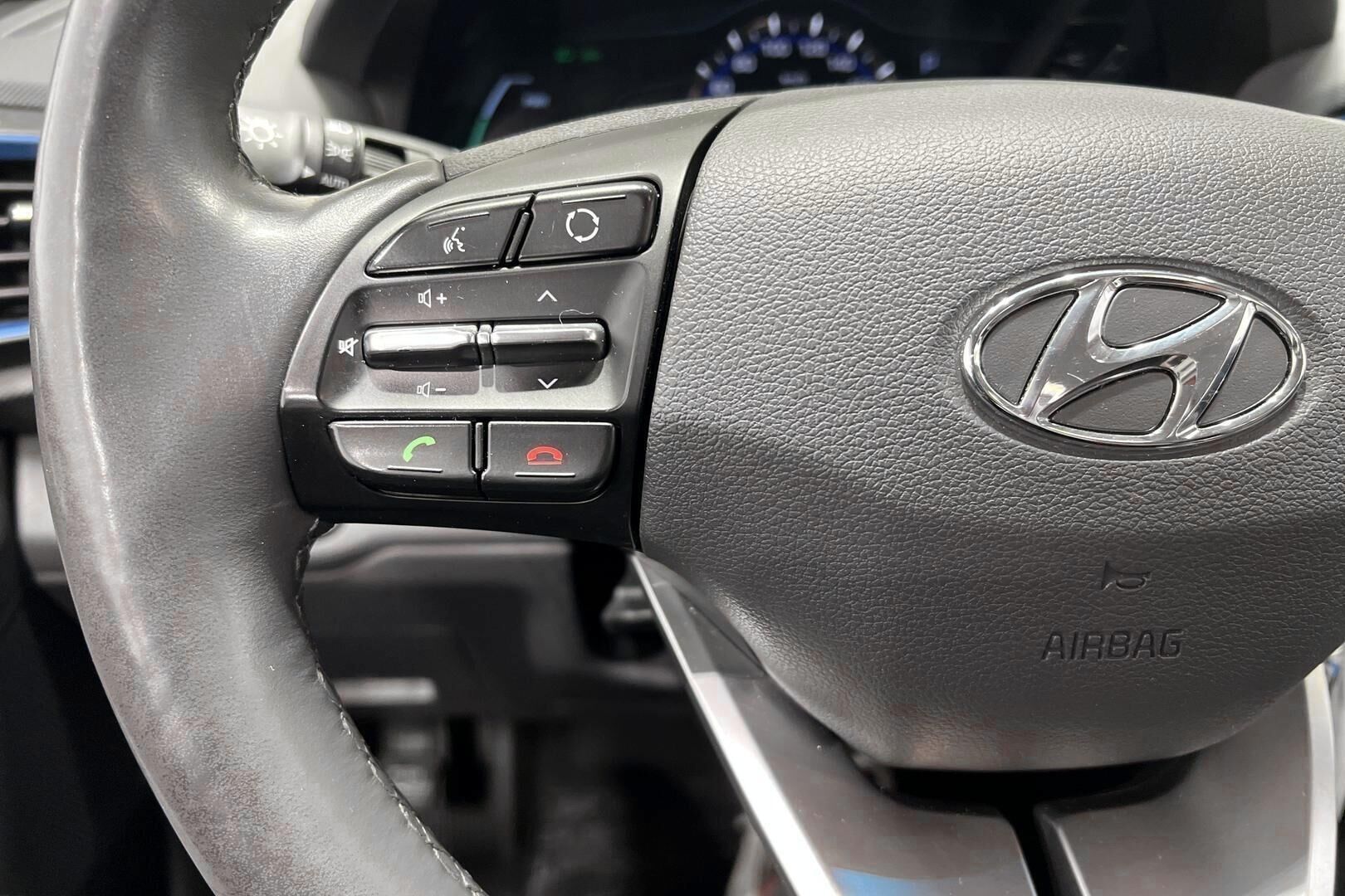 Hyundai IONIQ hybrid iso kuva 21