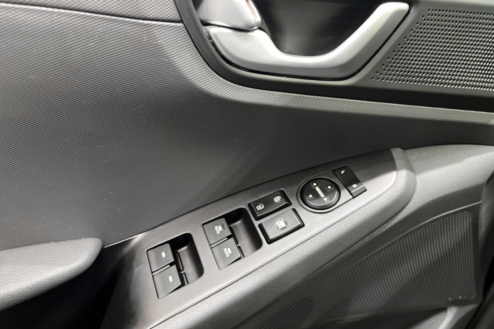 Hyundai IONIQ hybrid iso kuva 23