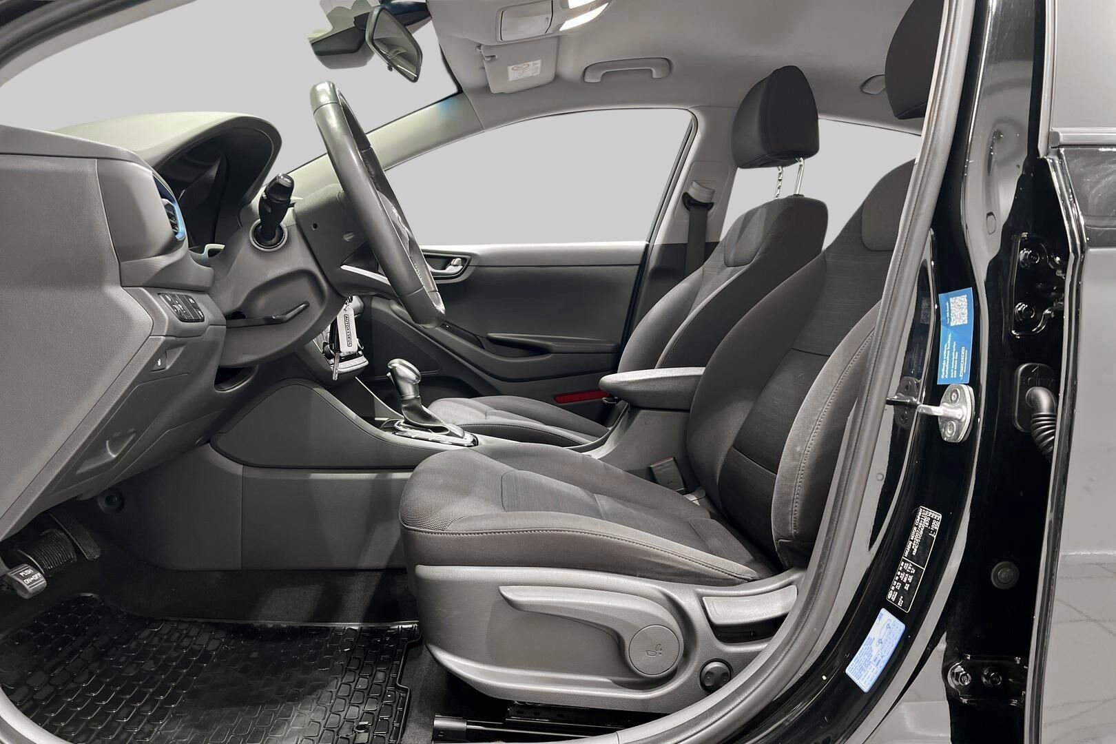 Hyundai IONIQ hybrid iso kuva 7