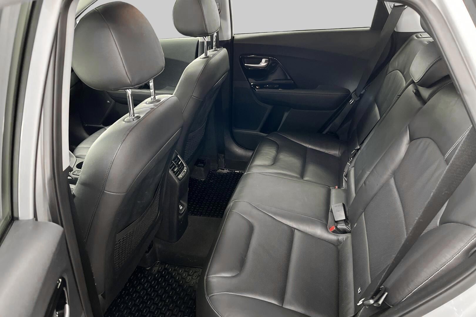 Kia Niro iso kuva 10