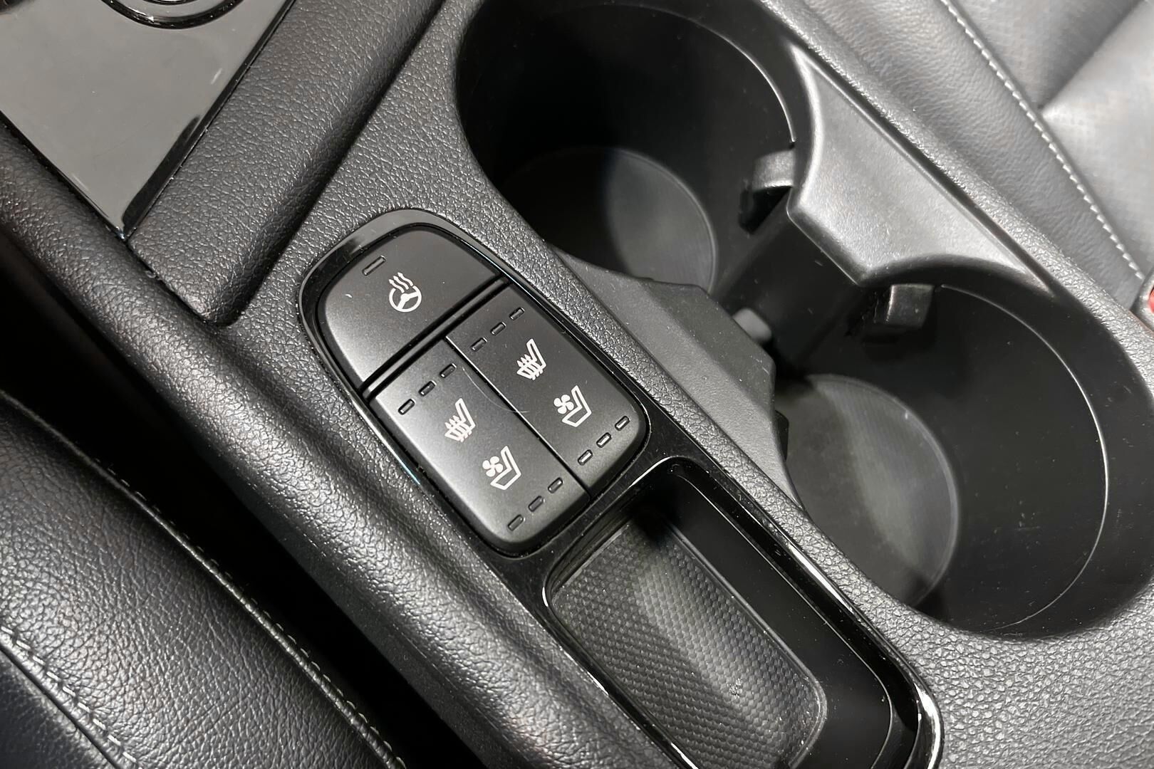 Kia Niro iso kuva 16