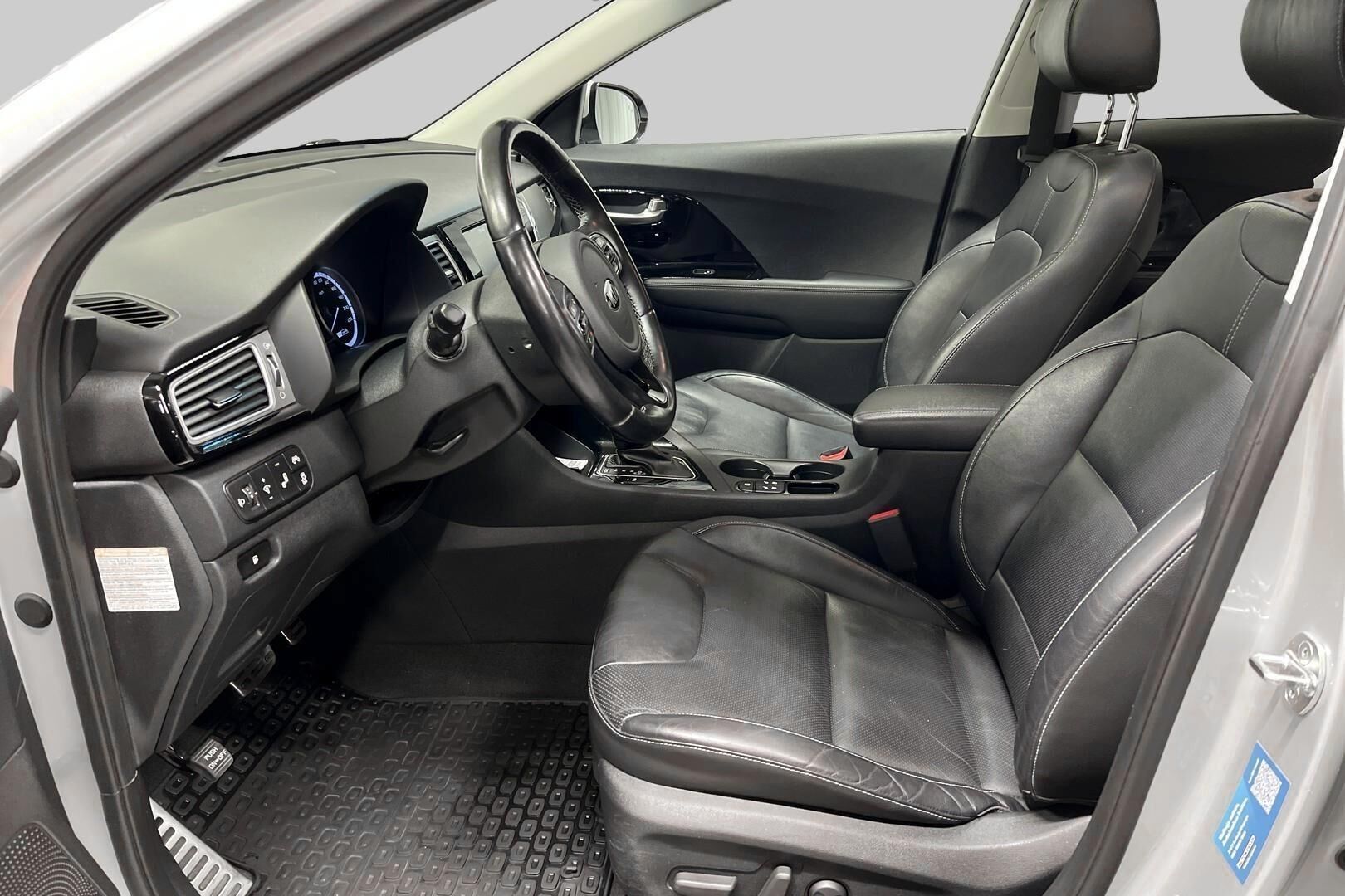 Kia Niro iso kuva 9