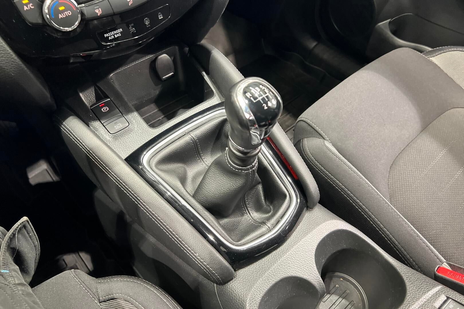 Nissan Qashqai iso kuva 17