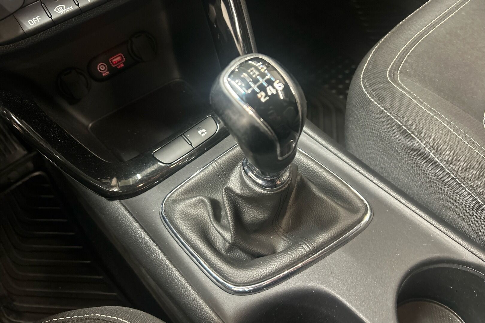 Kia cee'd iso kuva 20