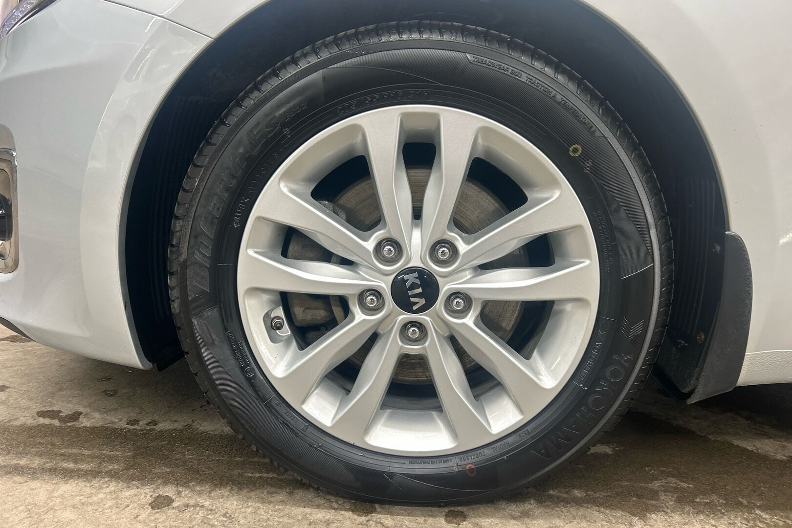 Kia cee'd iso kuva 21