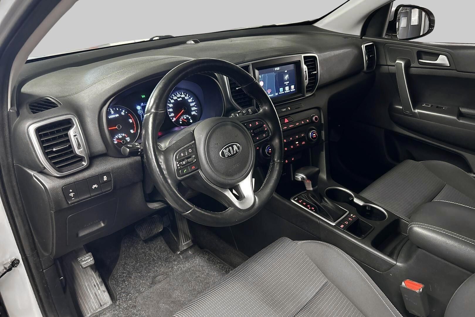Kia Sportage iso kuva 9