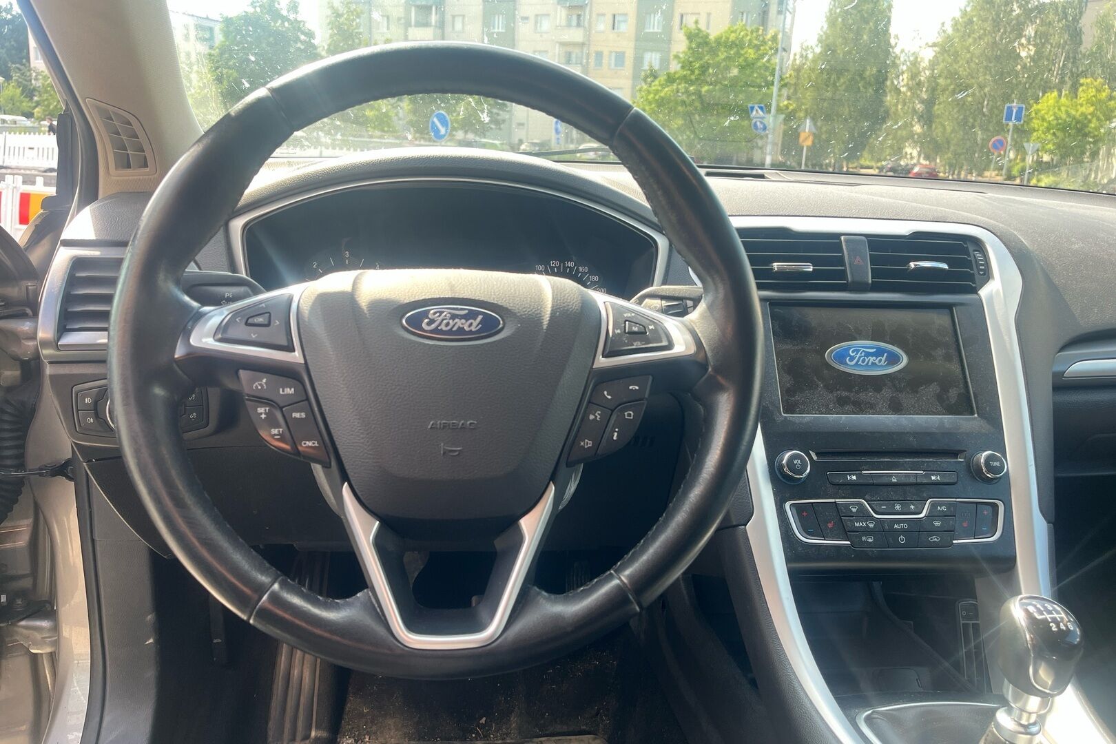 Ford Mondeo iso kuva 2