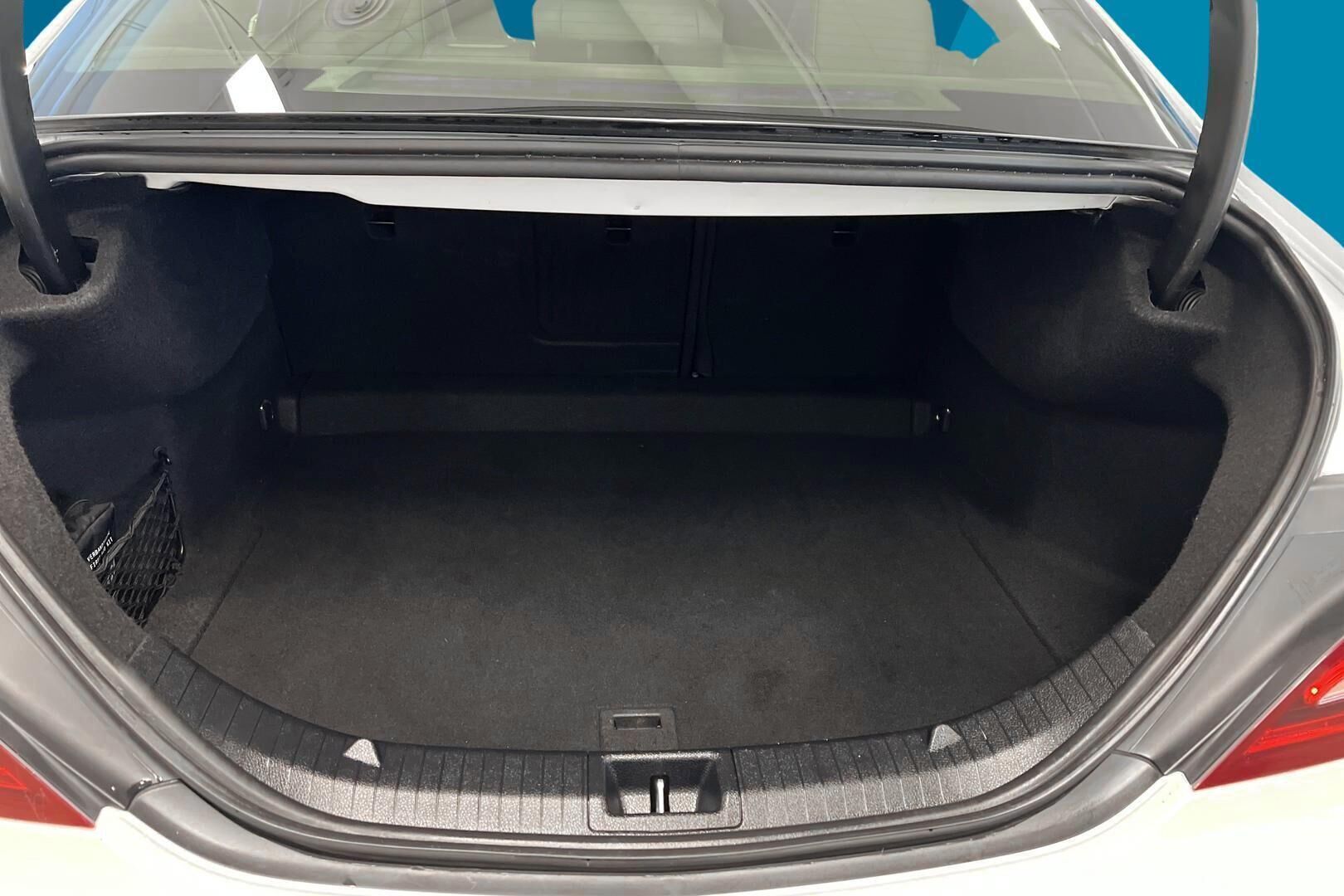 Mercedes-Benz CLA iso kuva 11