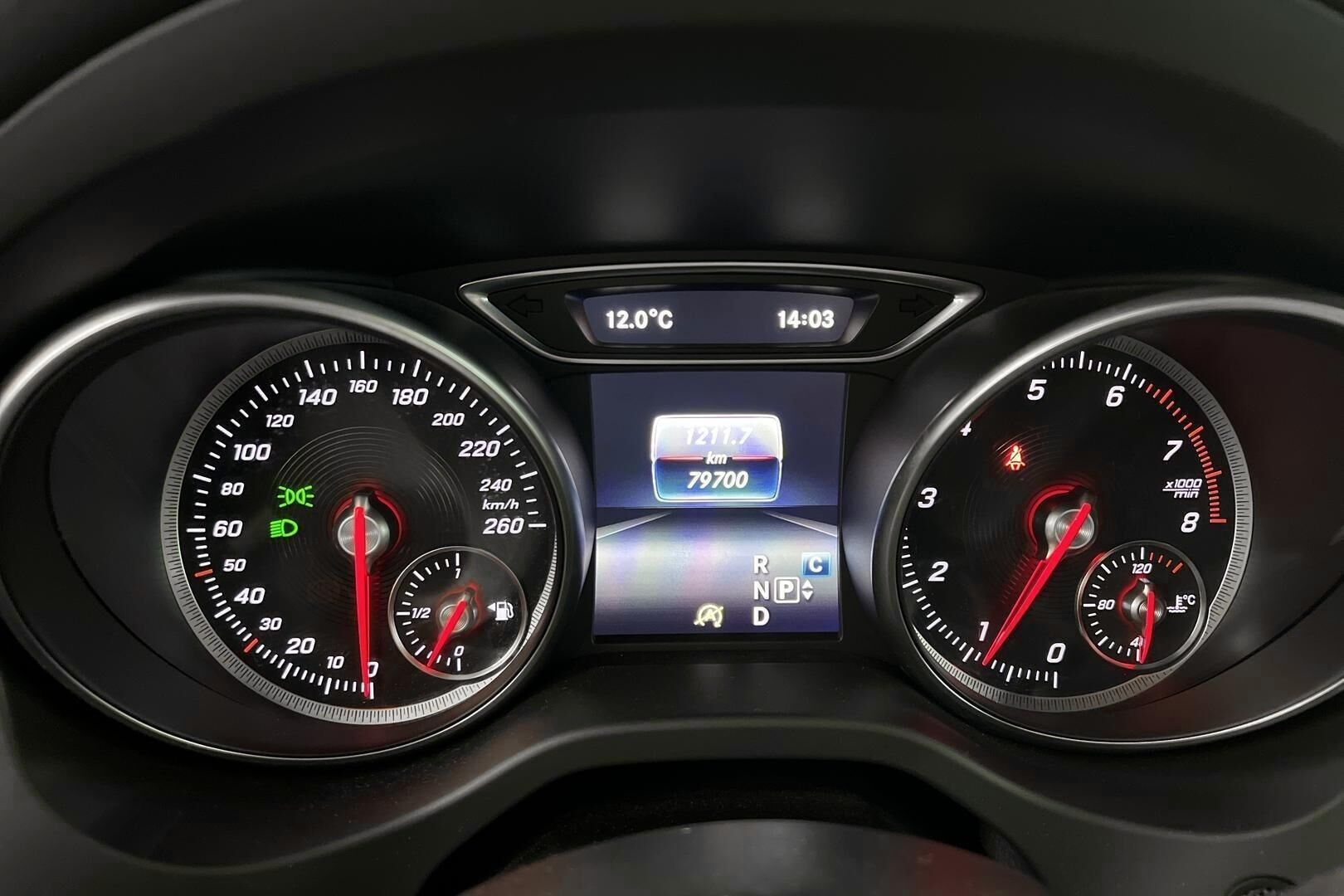 Mercedes-Benz CLA iso kuva 13