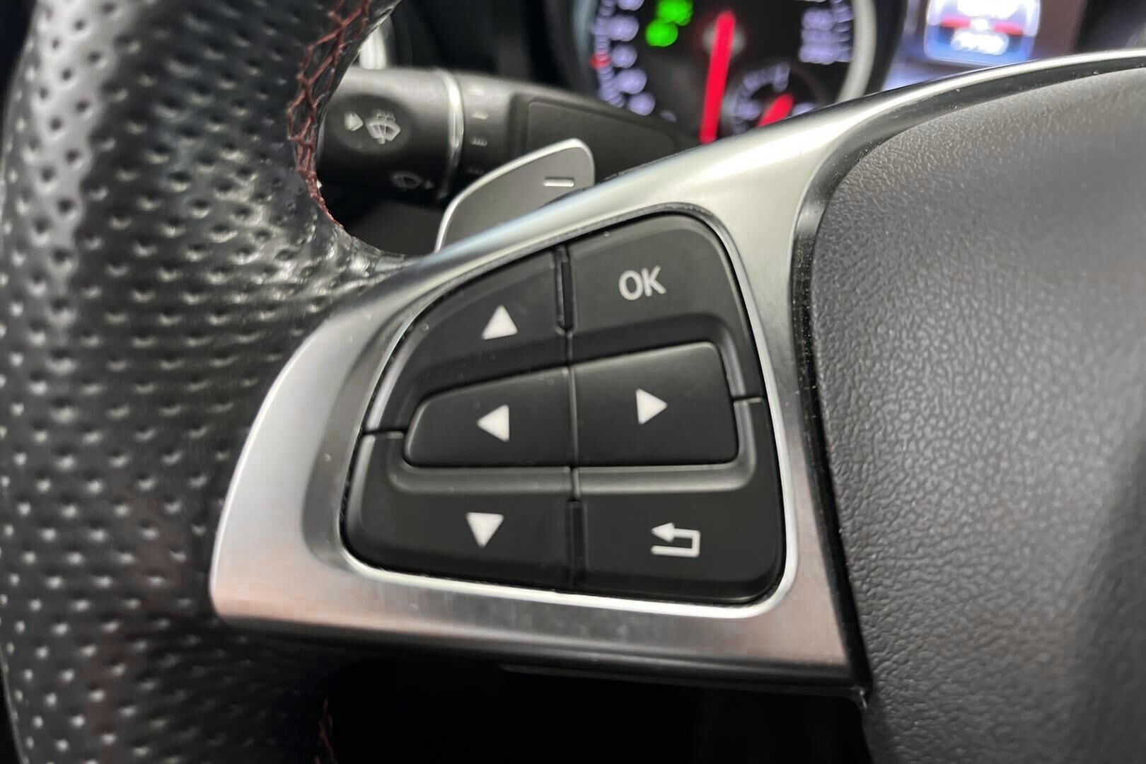 Mercedes-Benz CLA iso kuva 16