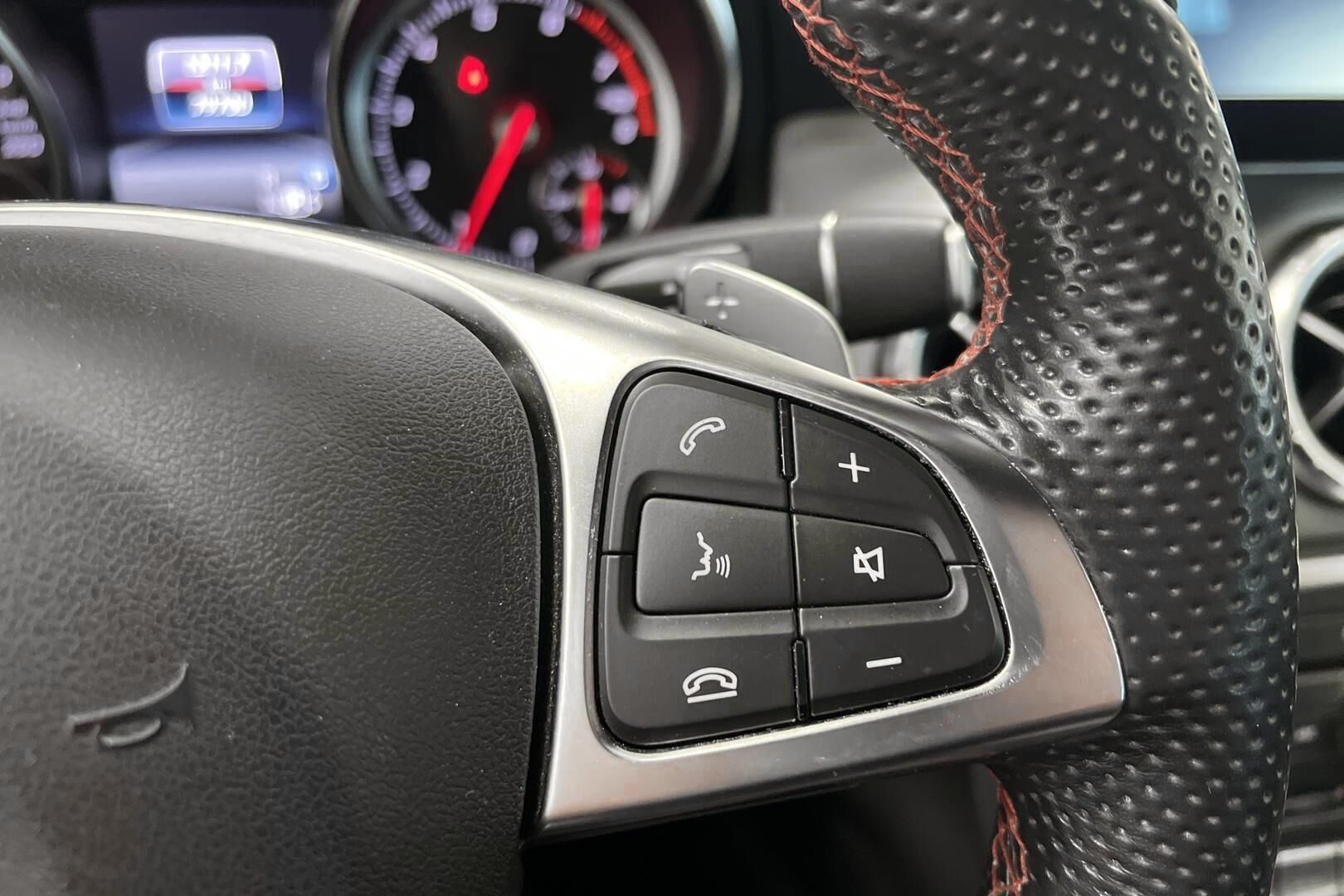 Mercedes-Benz CLA iso kuva 17