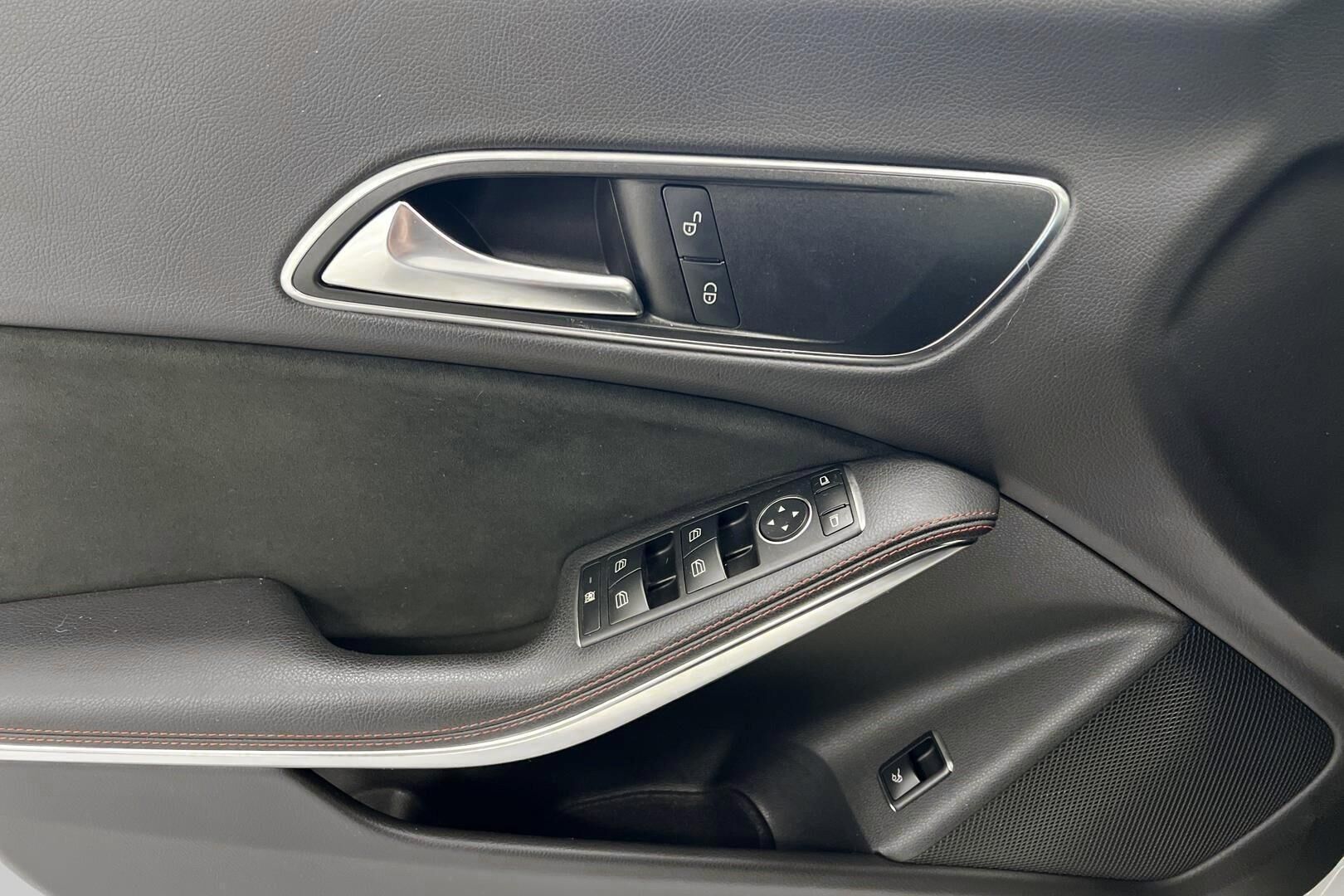 Mercedes-Benz CLA iso kuva 19