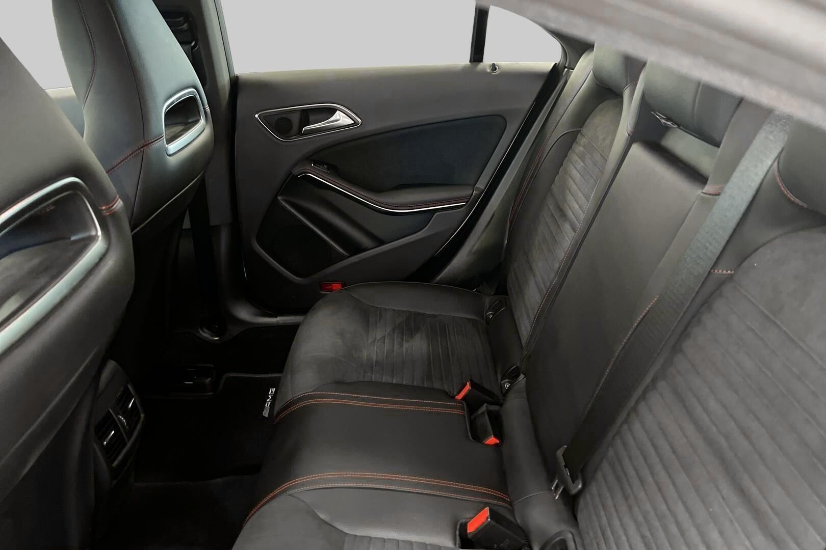 Mercedes-Benz CLA iso kuva 9