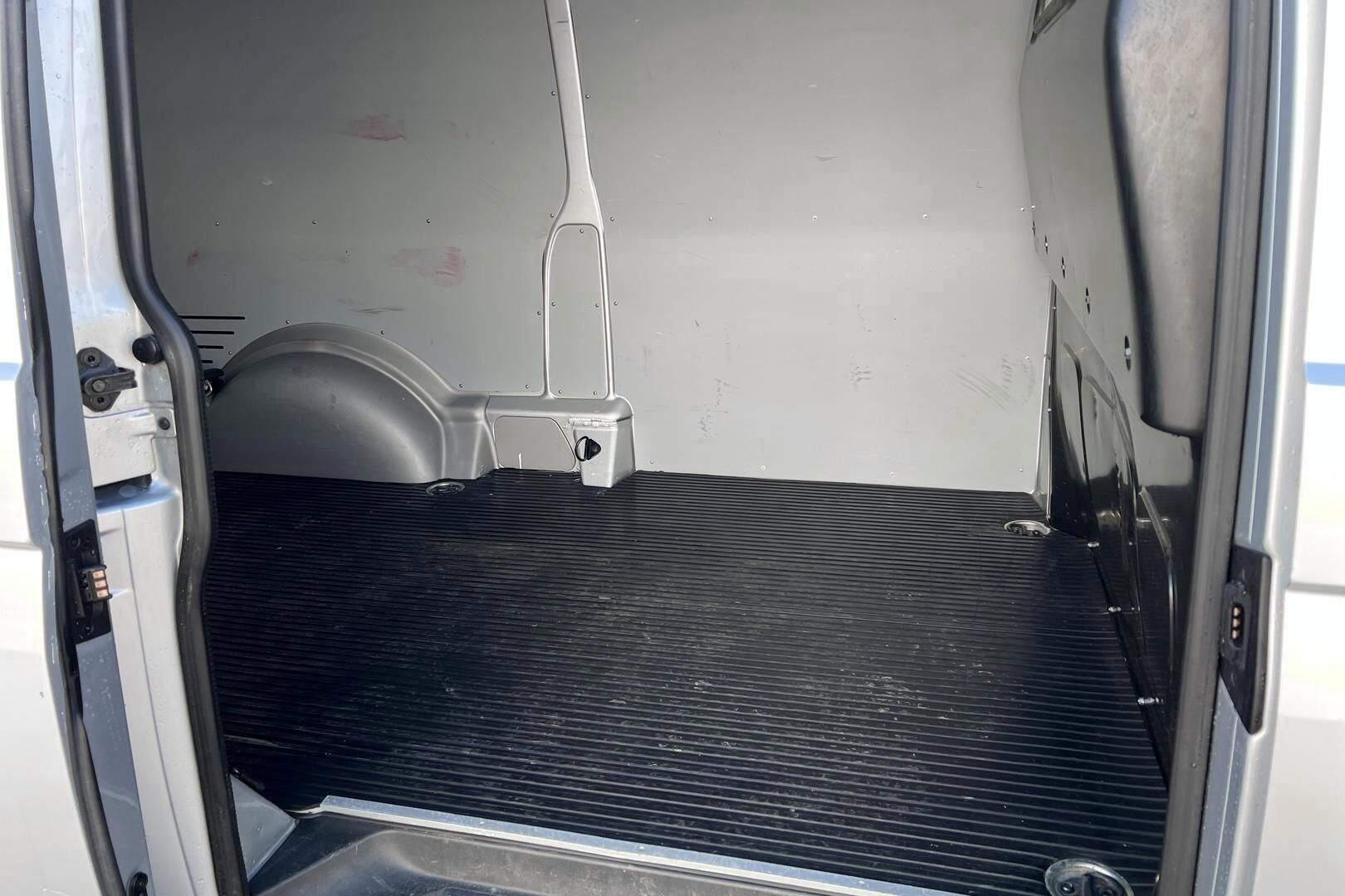Volkswagen Transporter iso kuva 8