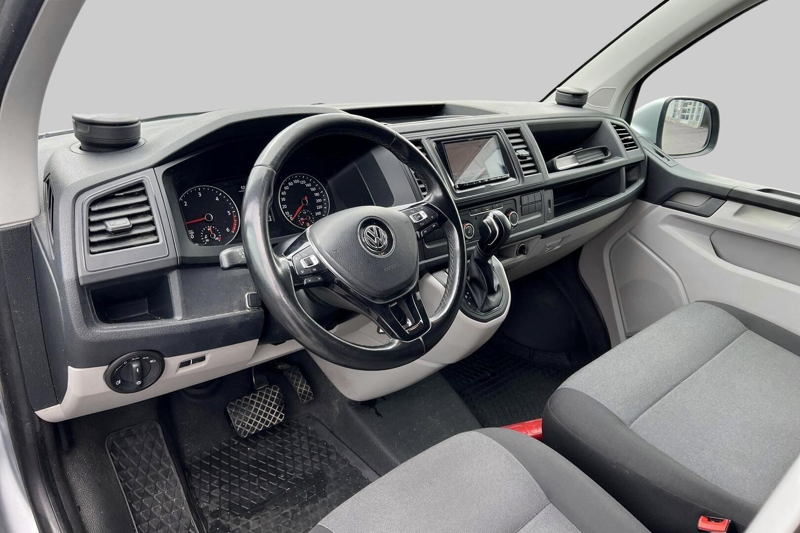 Volkswagen Transporter iso kuva 11