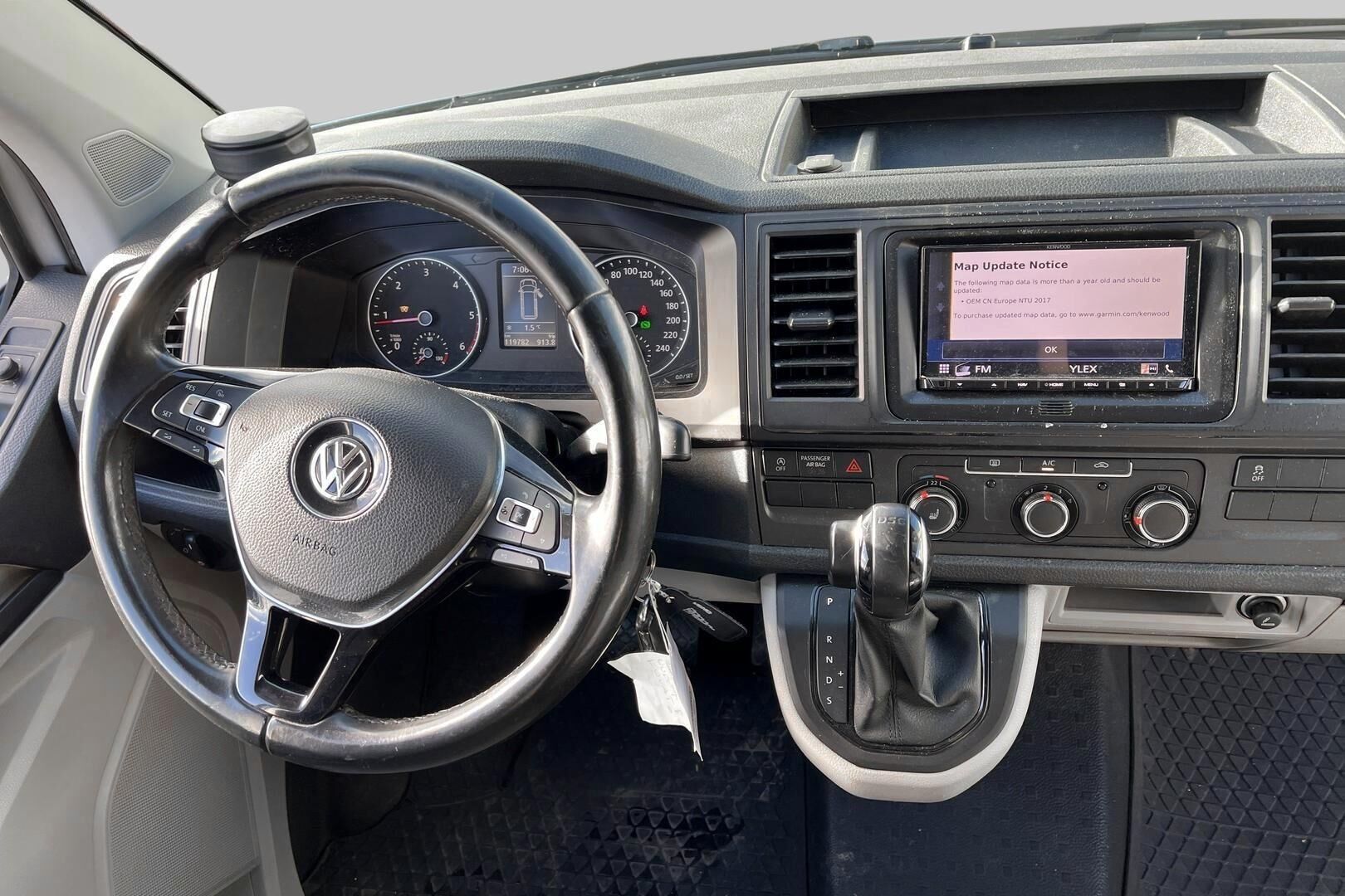 Volkswagen Transporter iso kuva 9