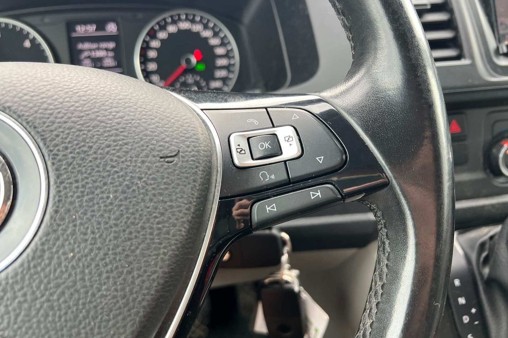 Volkswagen Transporter iso kuva 16