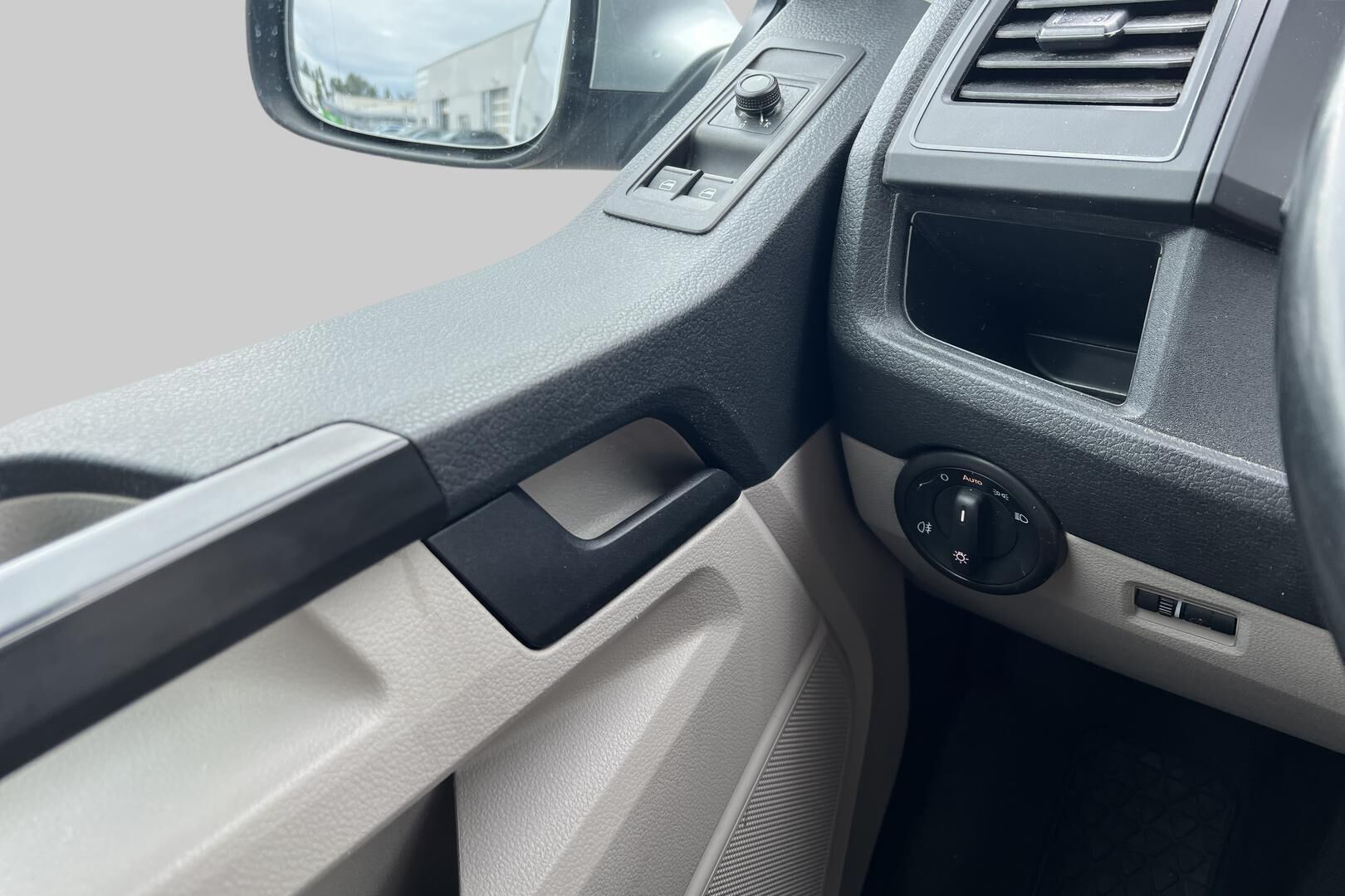 Volkswagen Transporter iso kuva 20