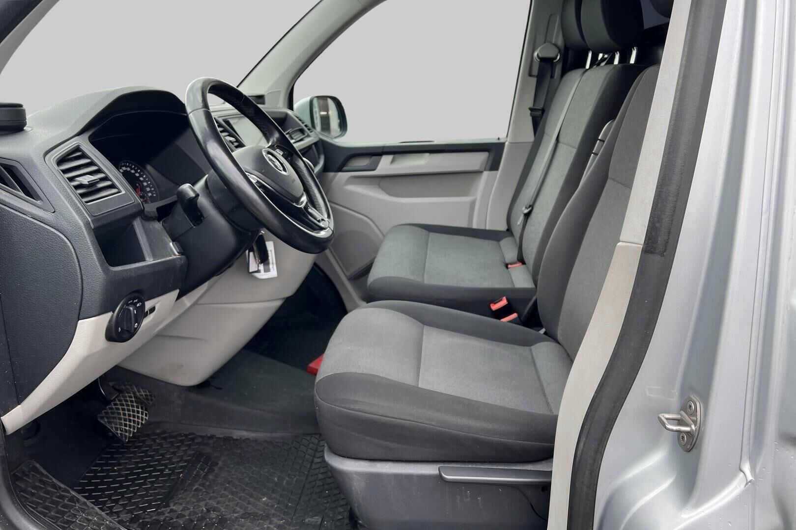 Volkswagen Transporter iso kuva 8