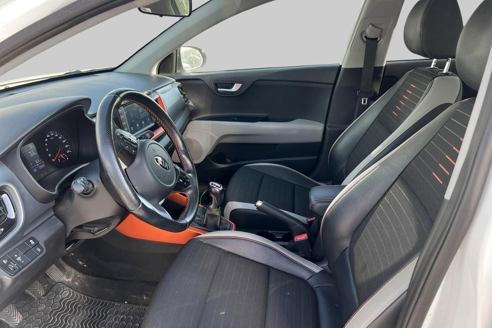 Kia Stonic iso kuva 2