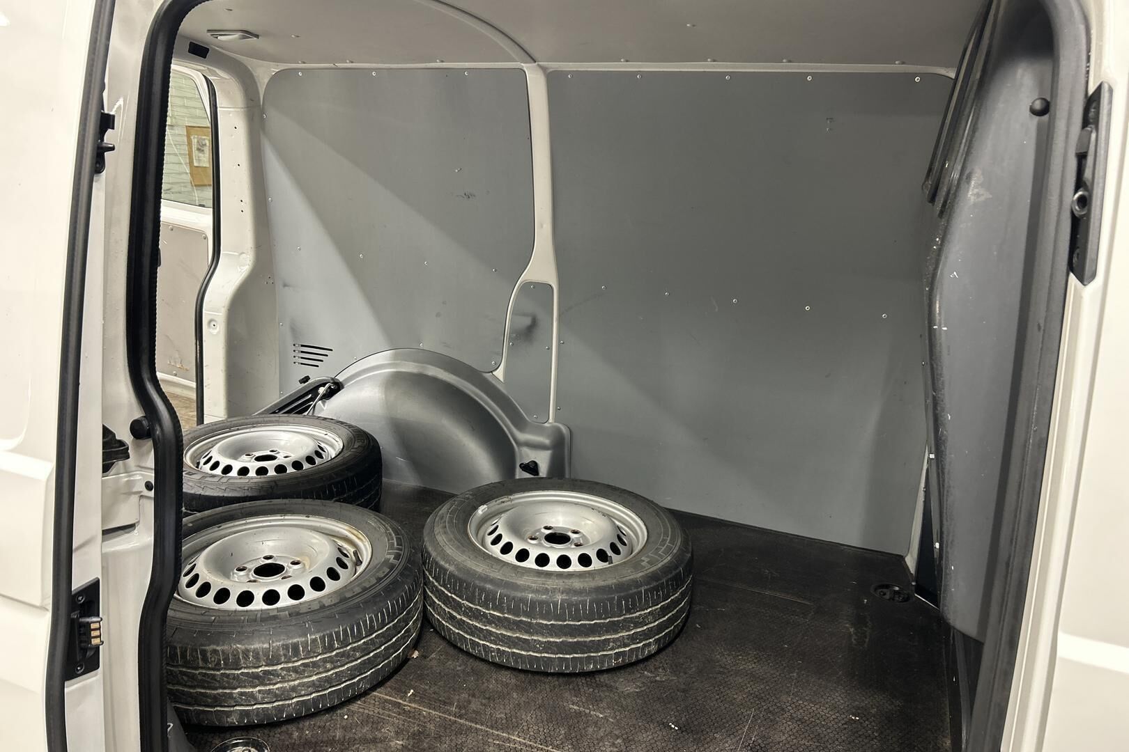 Volkswagen Transporter iso kuva 12