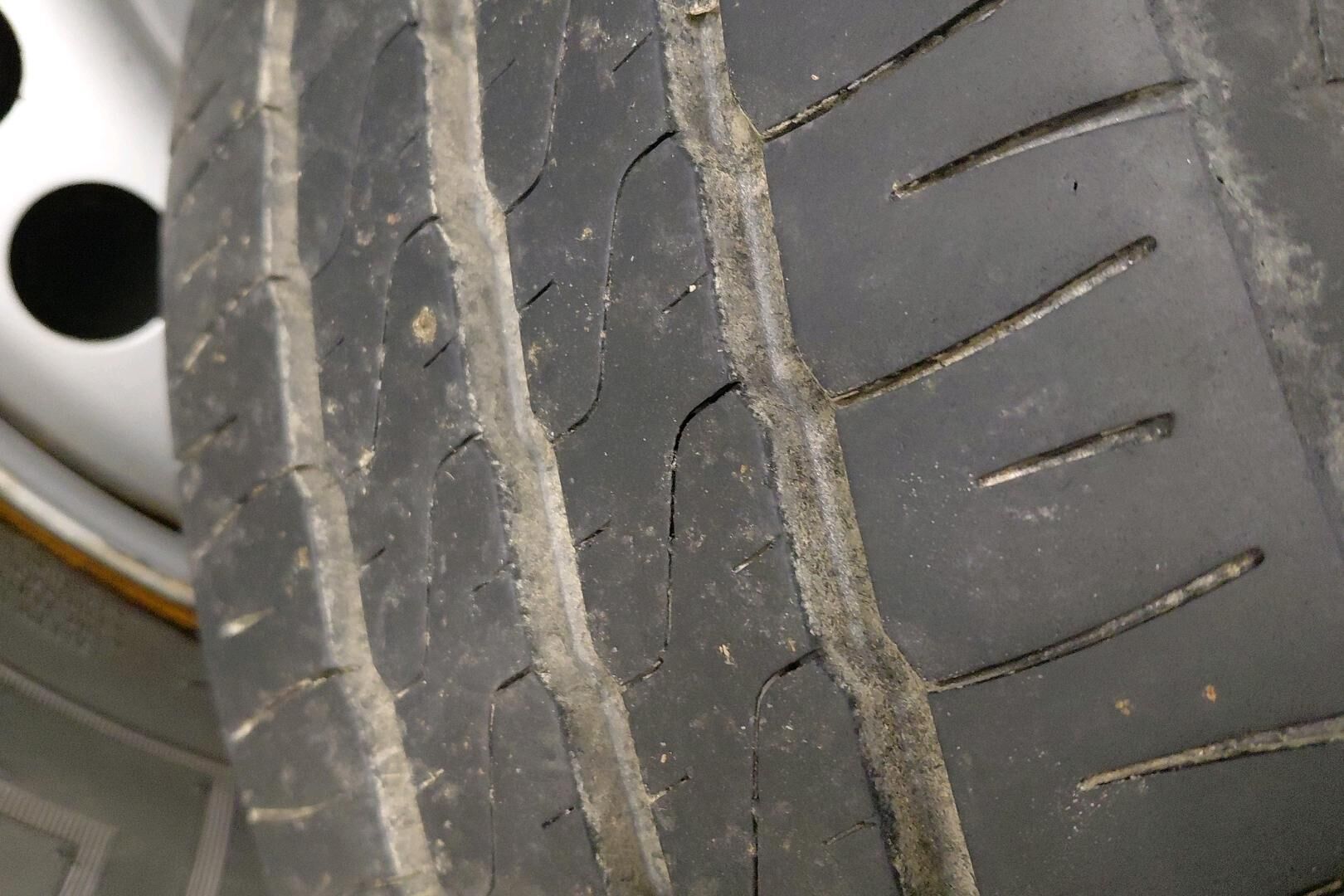 Volkswagen Transporter iso kuva 14