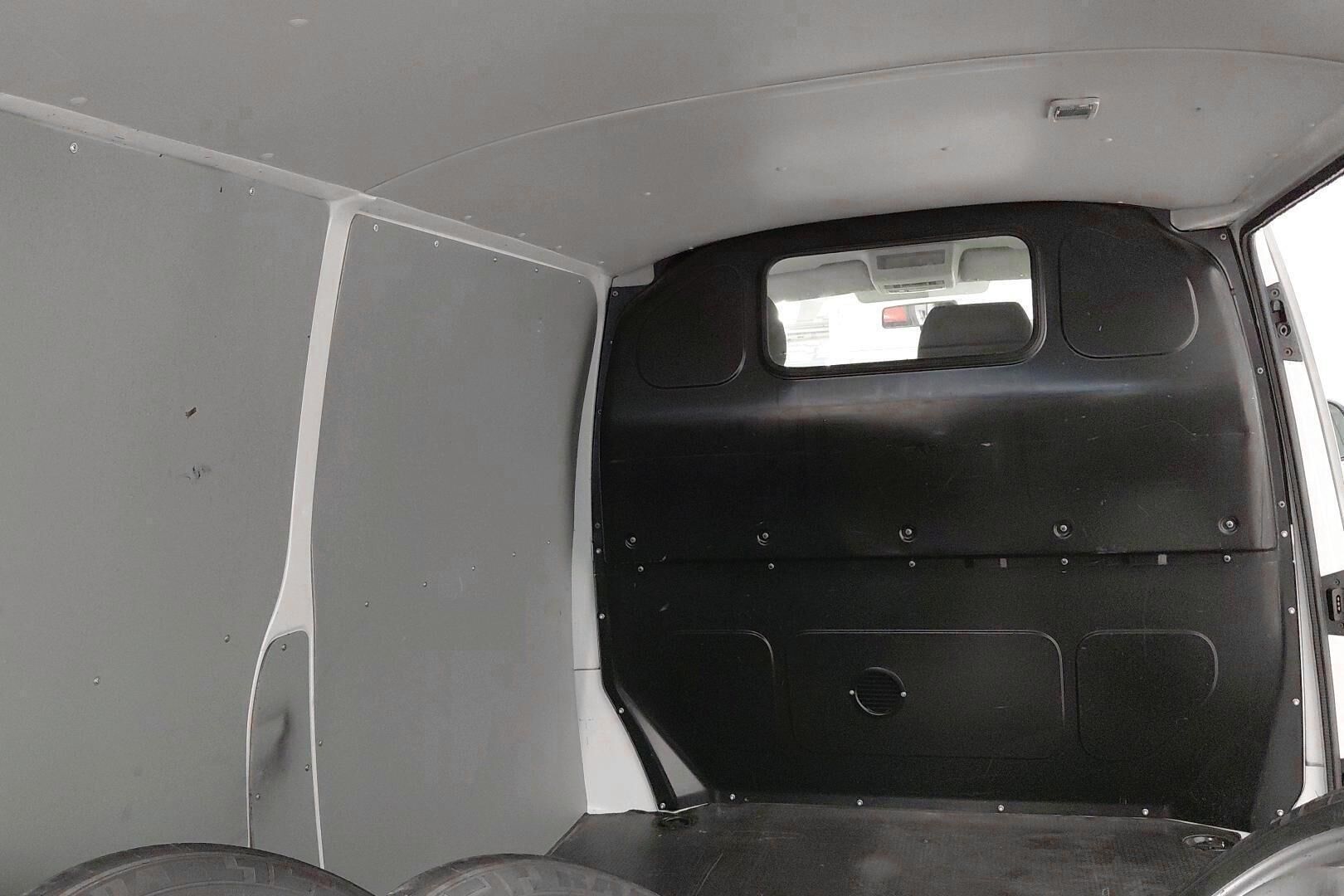 Volkswagen Transporter iso kuva 16