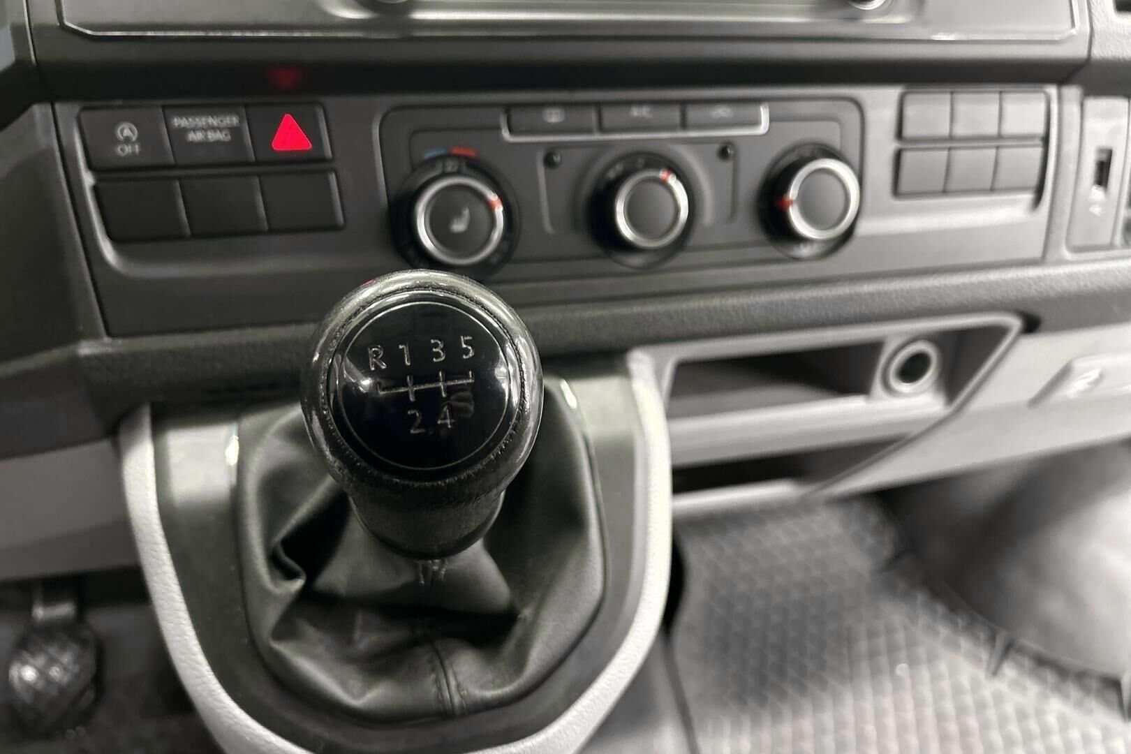 Volkswagen Transporter iso kuva 16