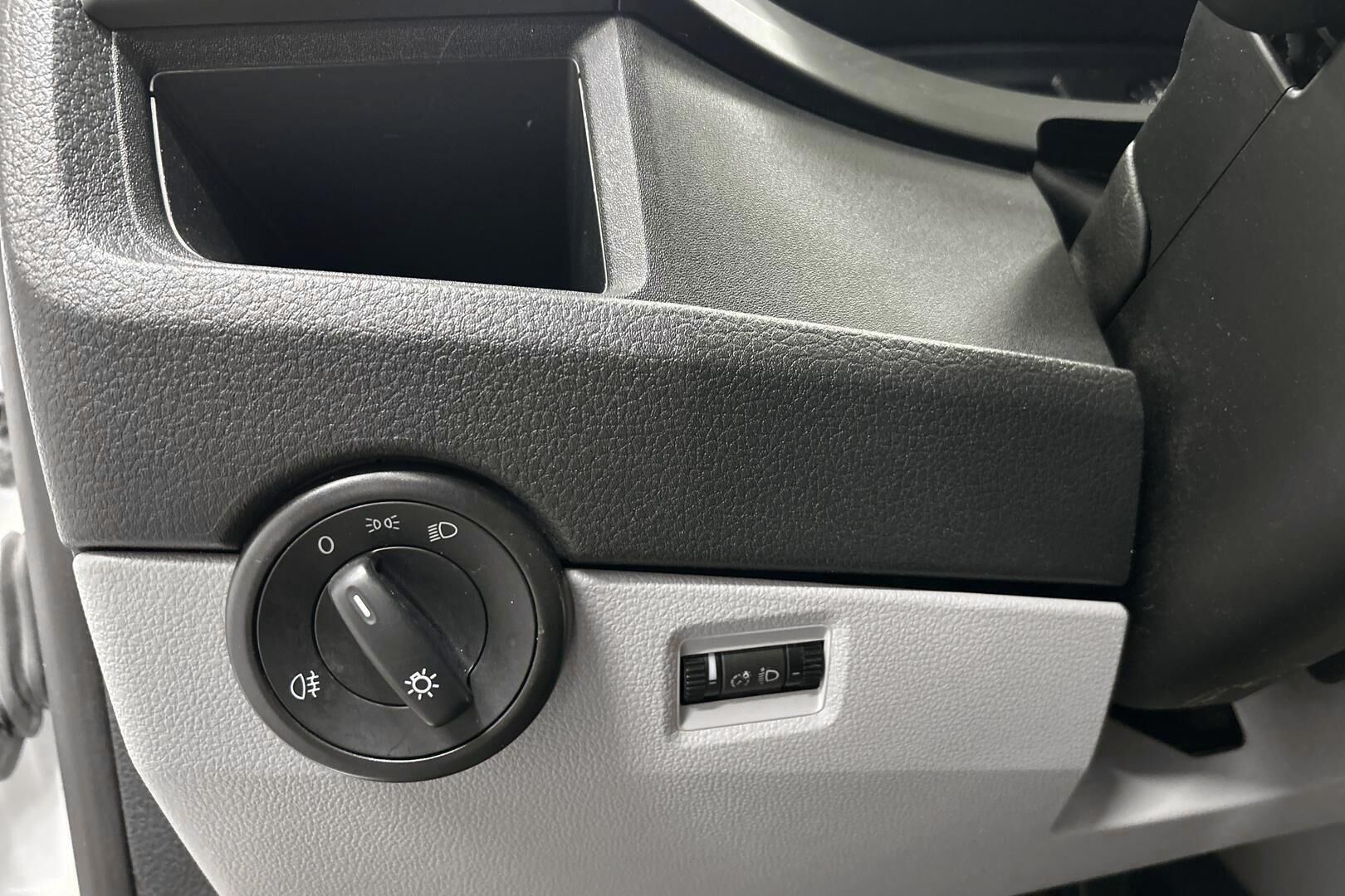 Volkswagen Transporter iso kuva 17