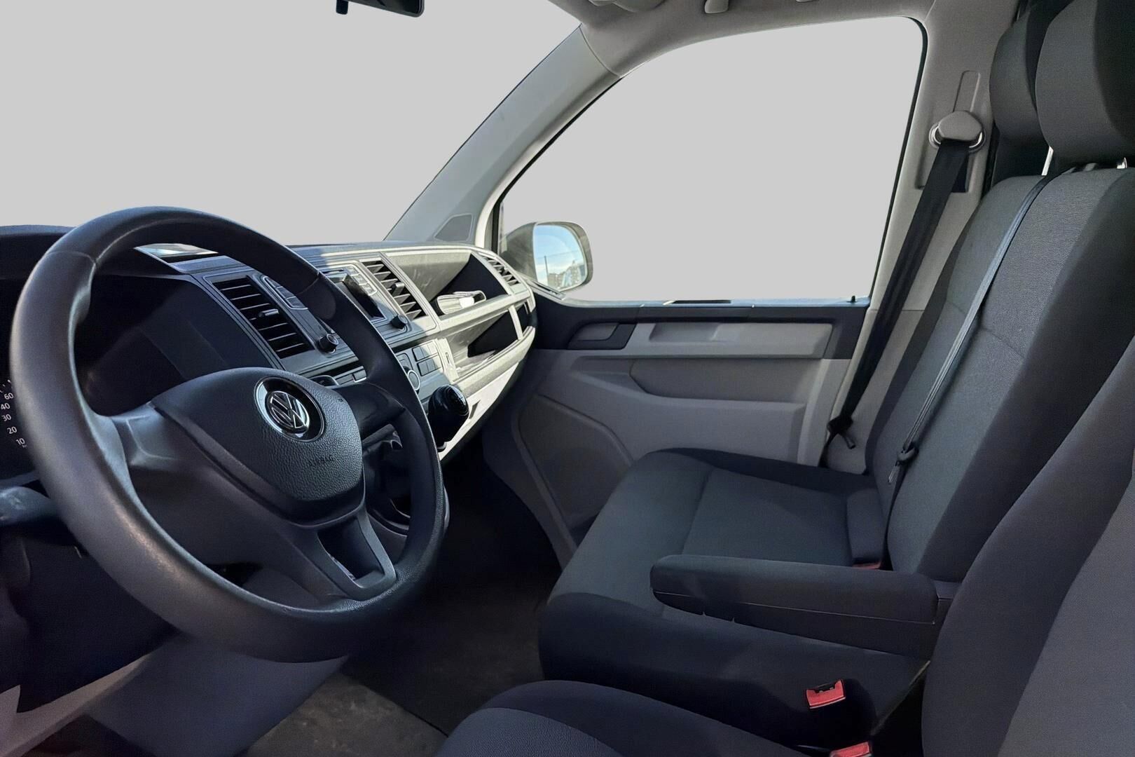 Volkswagen Transporter iso kuva 2