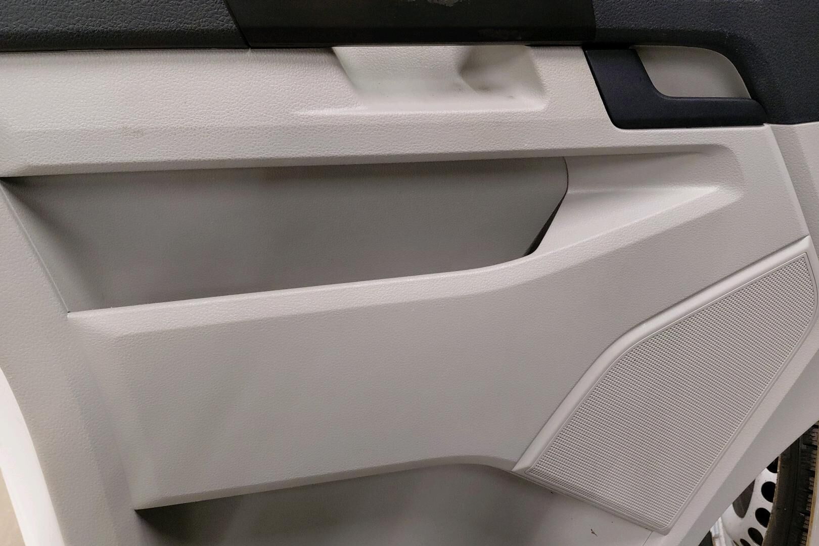 Volkswagen Transporter iso kuva 22