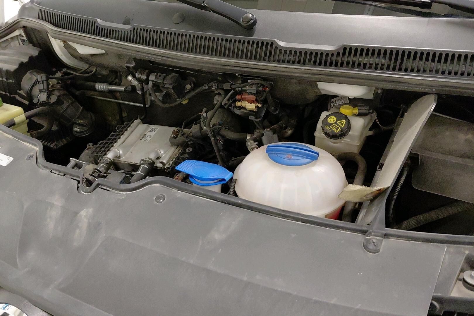 Volkswagen Transporter iso kuva 45