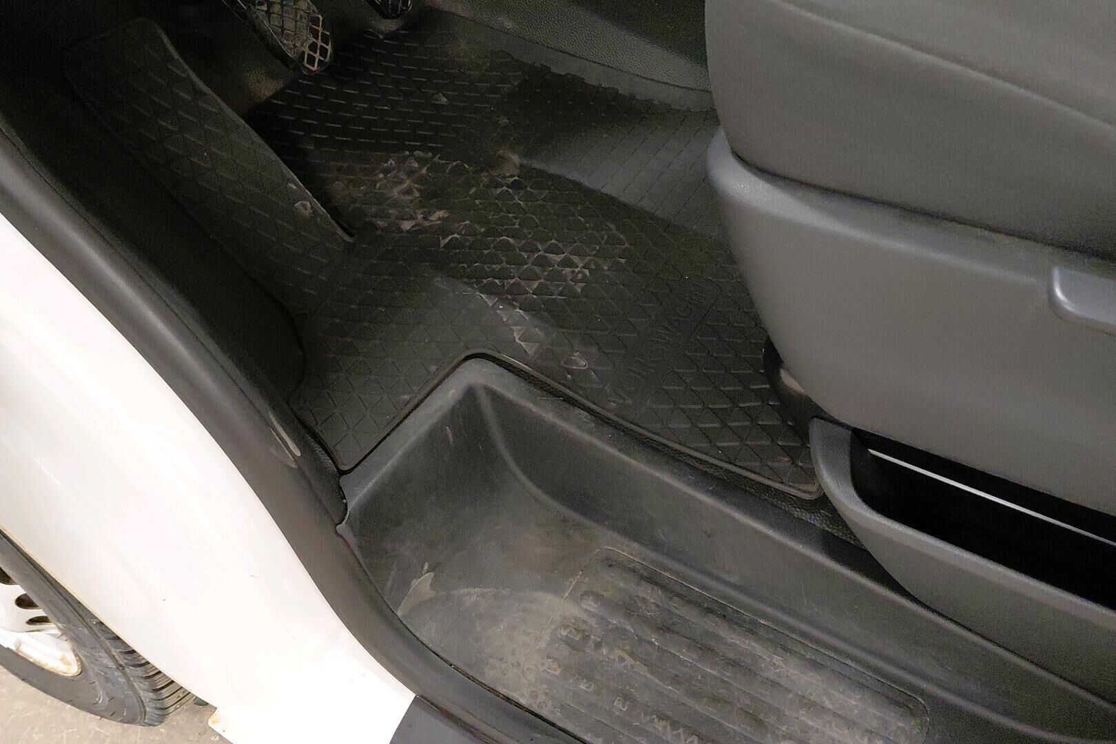 Volkswagen Transporter iso kuva 48