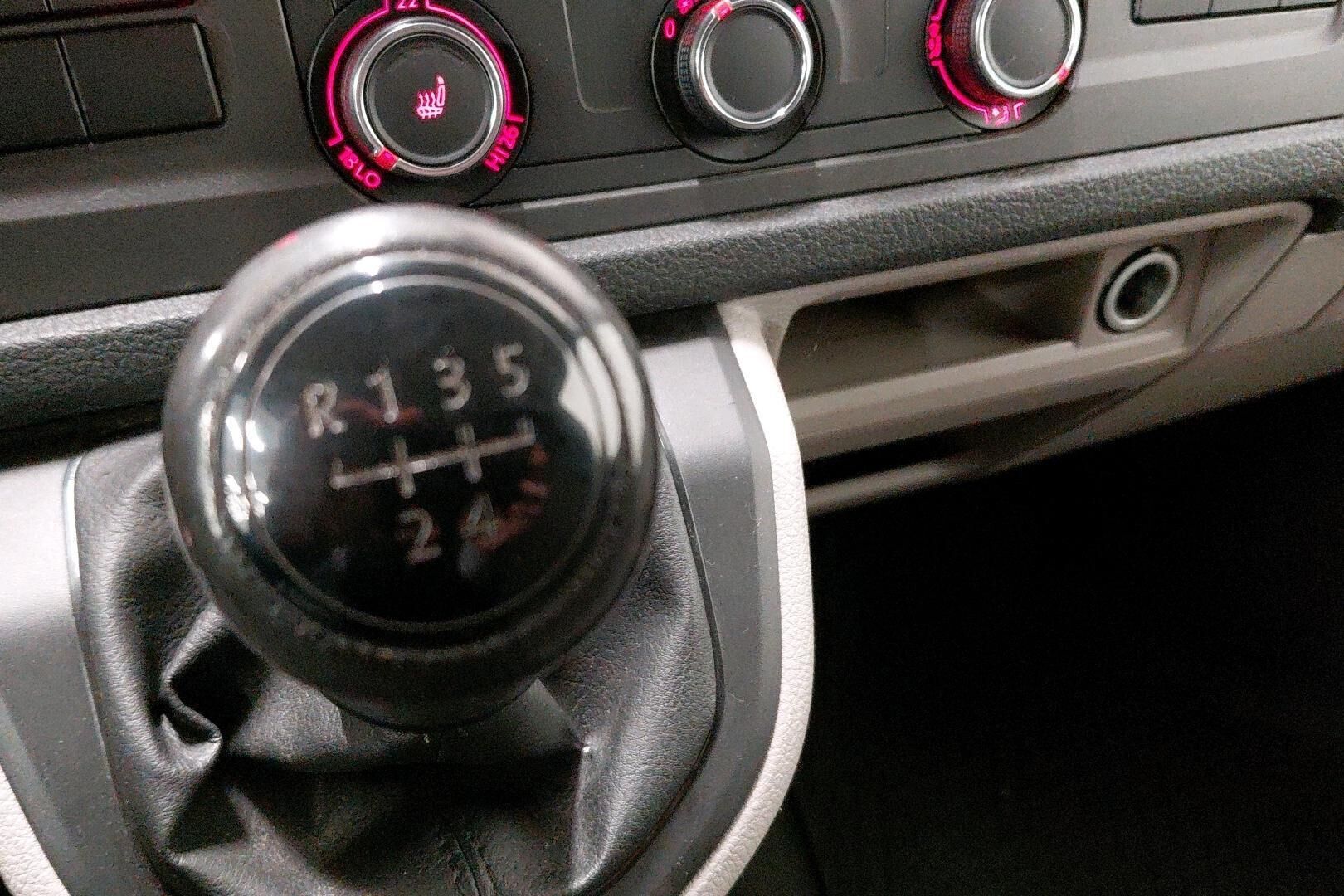 Volkswagen Transporter iso kuva 51