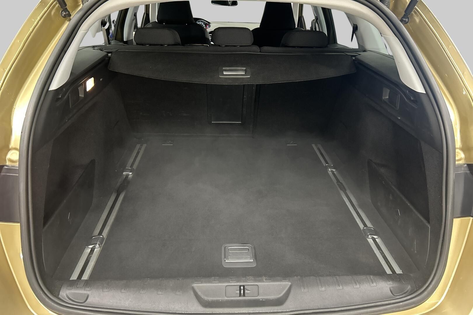 Peugeot 308 iso kuva 11
