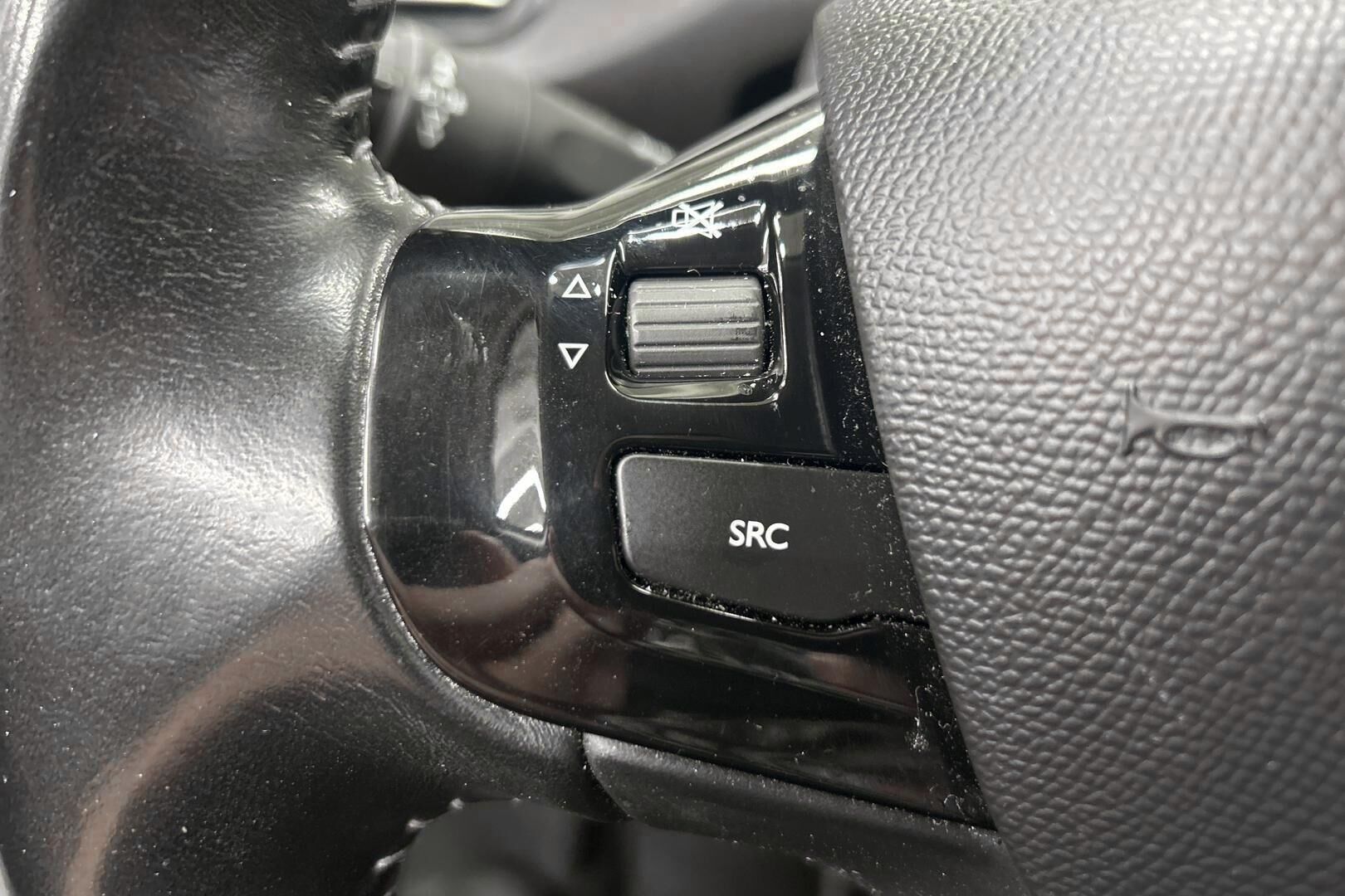 Peugeot 308 iso kuva 14